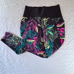 Xersion 1X black colorful leaf print 7/8 yoga athletic running leggings